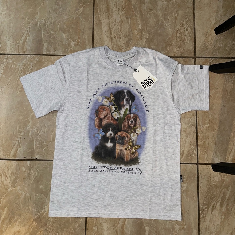 NWT Sculptor Dogs Garden T-shirt Oatmeal SIZE M